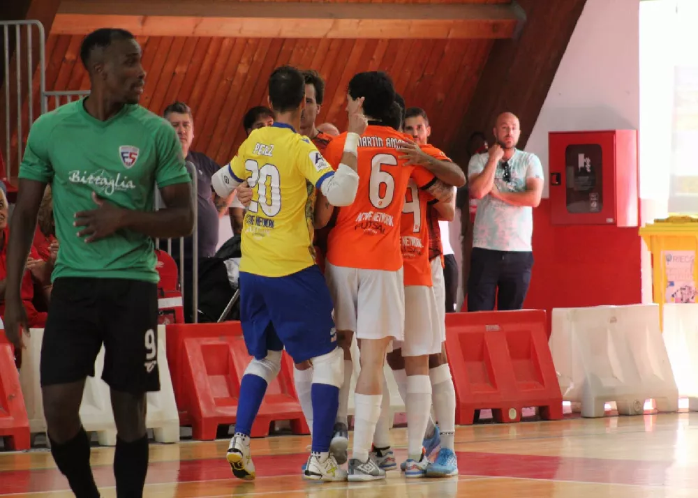 una fase di gioco della partita di futsal tra Active Network e Fortutudo Pomezia
