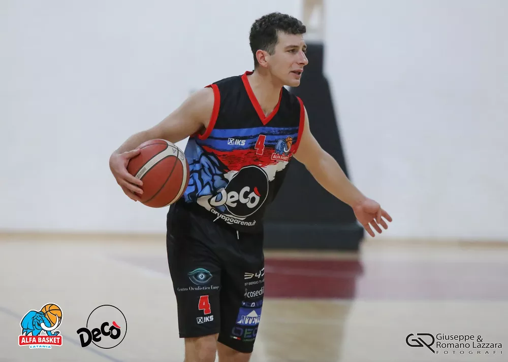 una fase di gioco del match di basket maschile di serie c