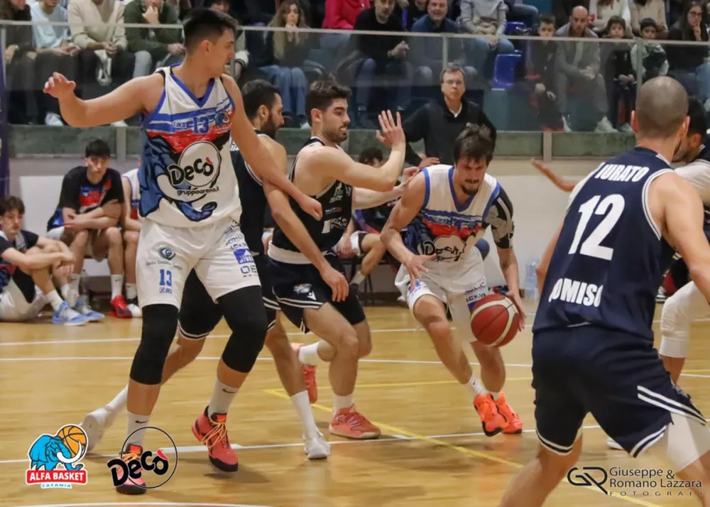 una fase di gioco del match tra Dec&ograve; Alfa Catania e Olympia Comiso