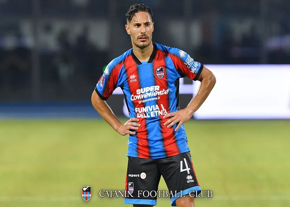 il centrocampista del catania salvatore aloi in campo