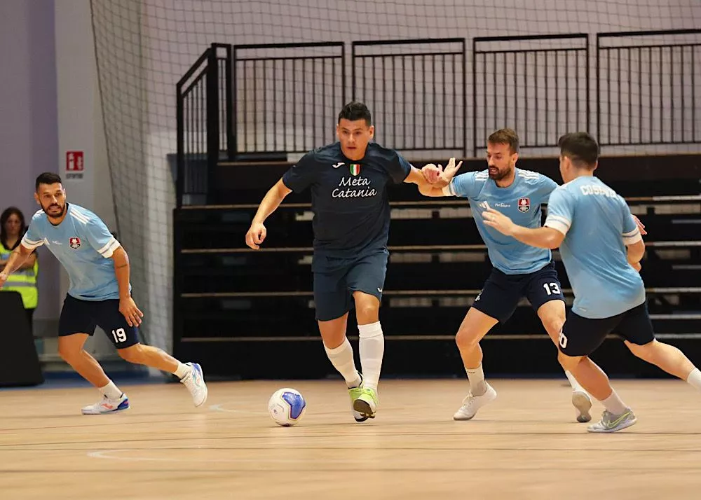una fase di gioco delle amichevoli della meta catania