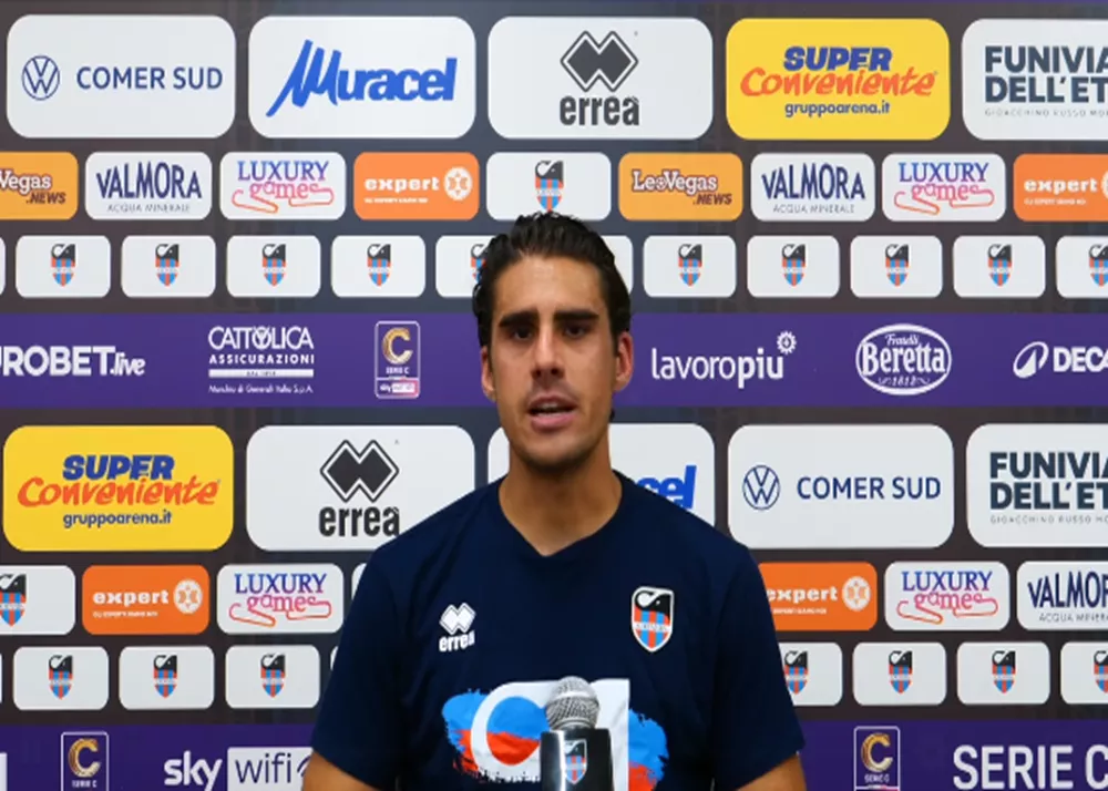 il centrocampista Andrea Corbari si presenta ai tifosi del Catania