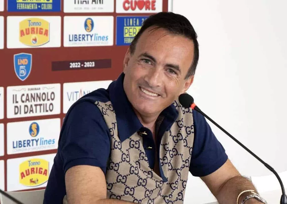 il presidente del trapani valerio antonini in conferenza