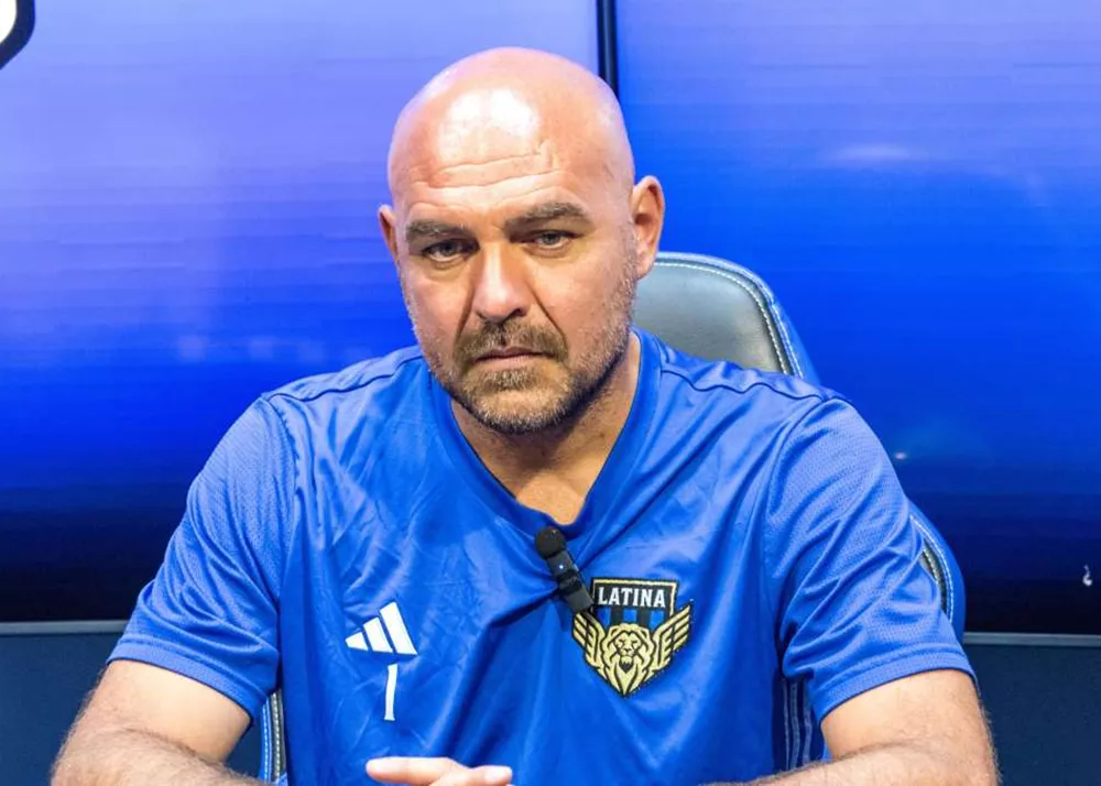 il tecnico del latina alessandro latina in confererenza stampa