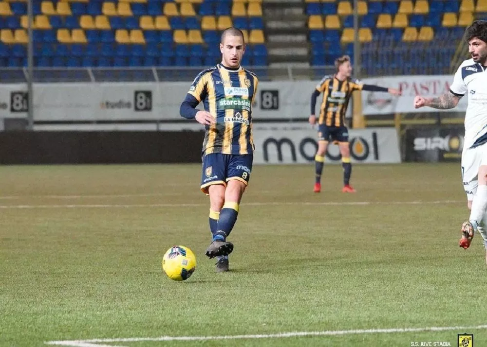 davide buglio con la juve stabia in campo nel campionato