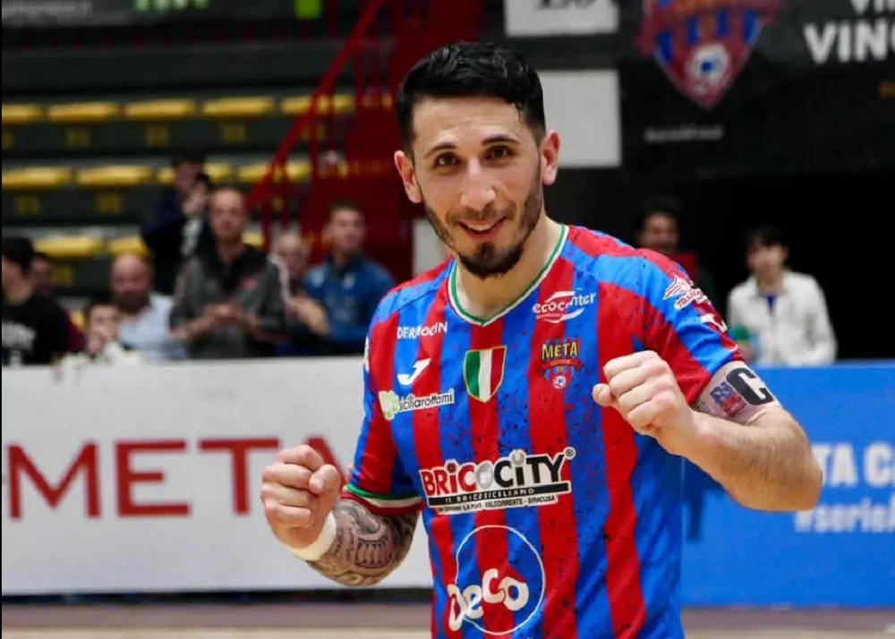 il capitano della meta catania carmelo musumeci in campo