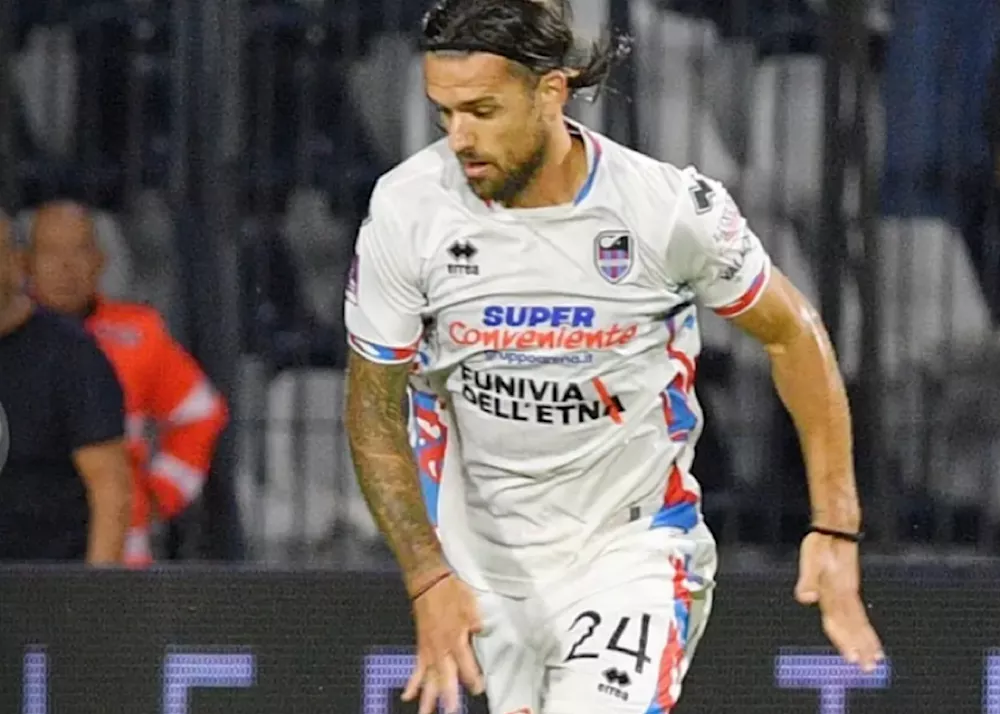 thiago casasola in campo nel derby contro il trapani