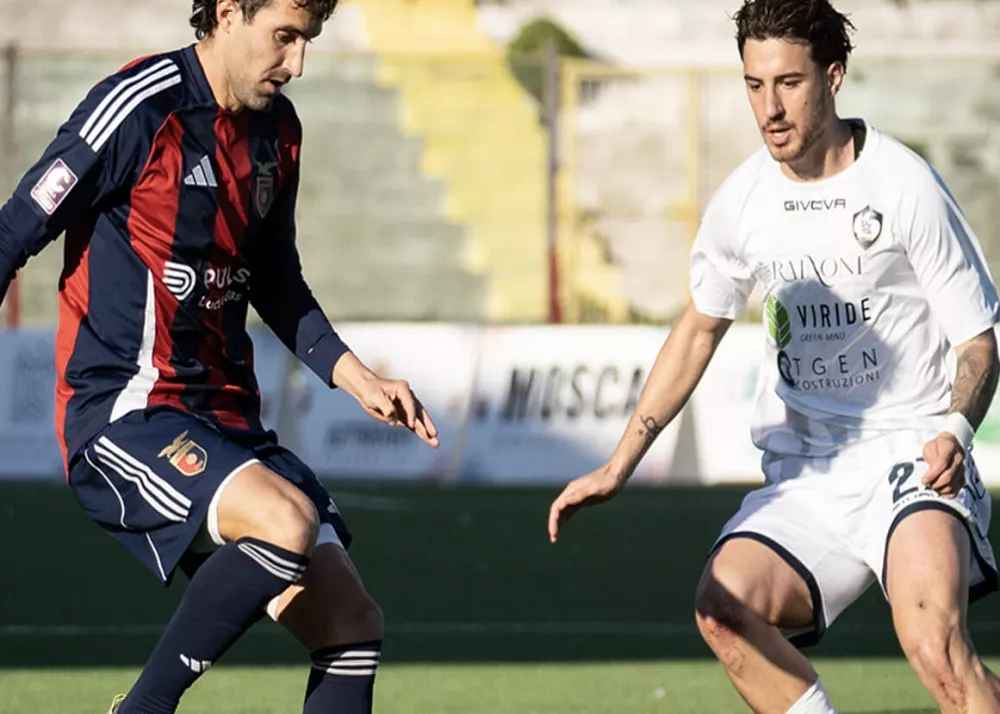 una fase del match casertana-cavese finita 3-1 per i locali