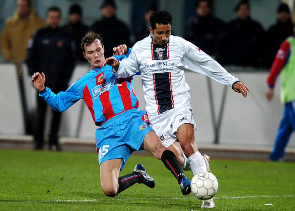 una fase di gioco della gara catania-crotone del campionato 2005/06