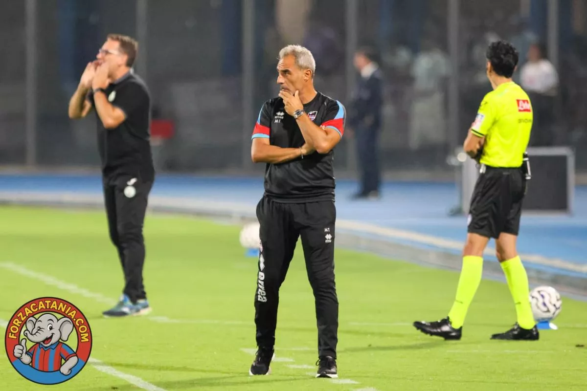 il tecnico del catania mimmo toscano in panchina per Catania-Monopoli 4-0