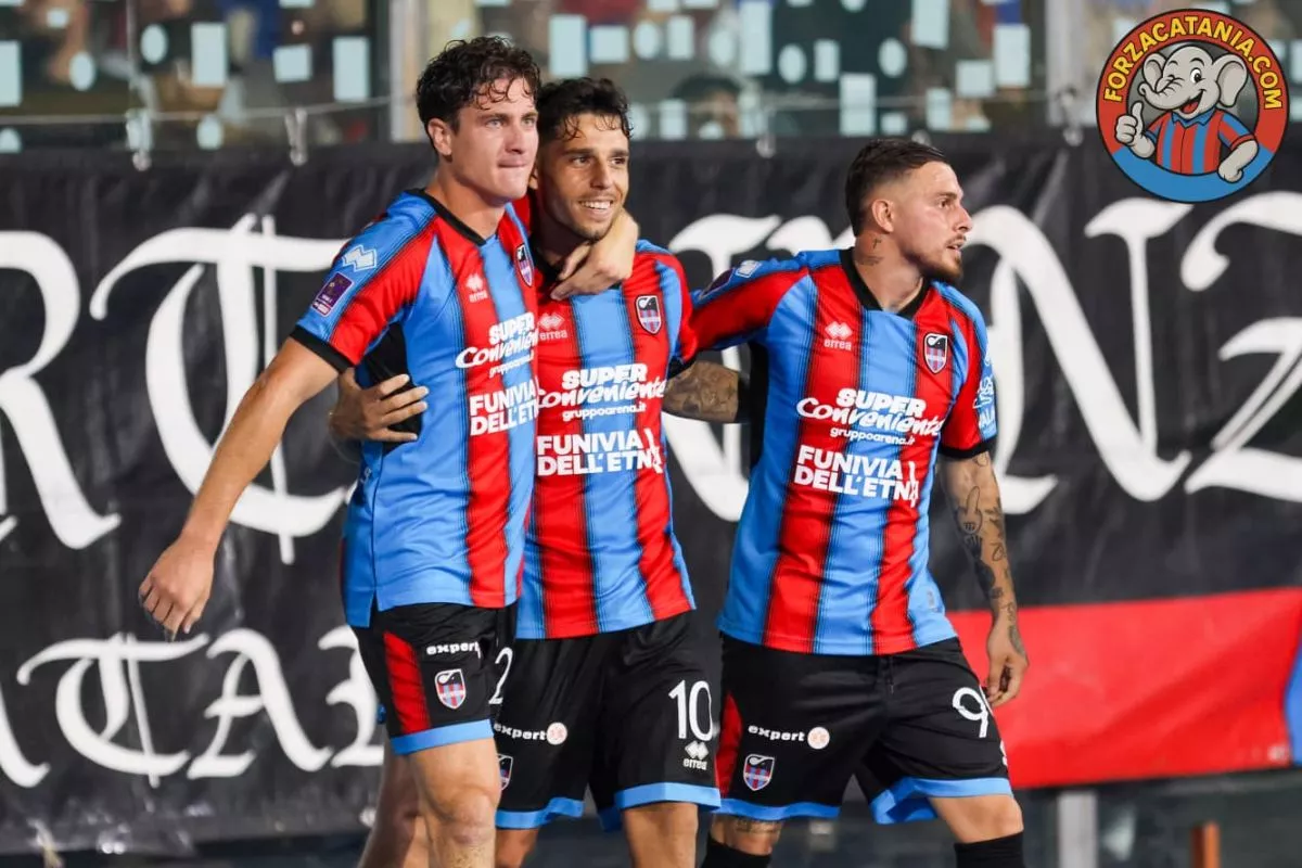 Una esultanza dopo il gol della sfida Catania-Monopoli finita 4-0