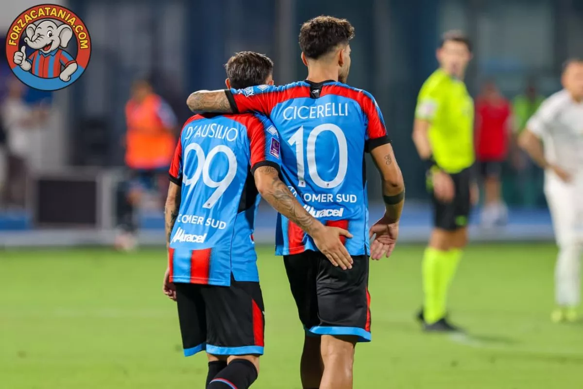 cicerelli e d'ausilio si abbracciano dopo il gol contro il monopoli