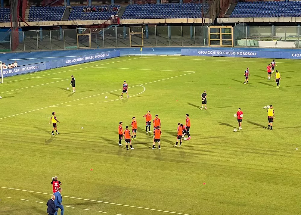 il riscaldamento del valletta prima dell'amichevole al massimino contro il catania