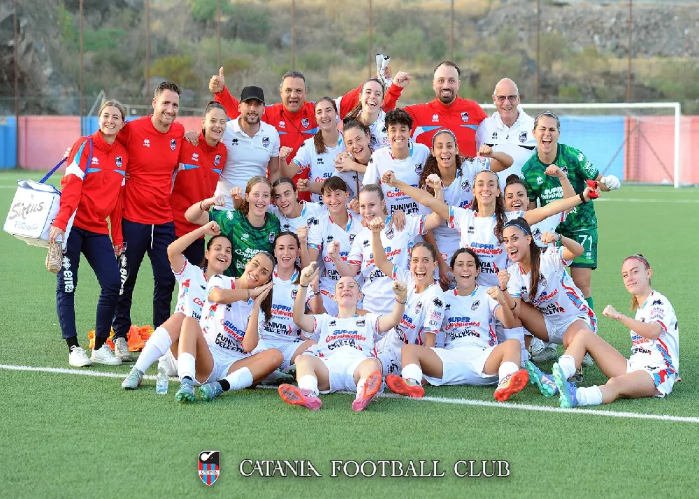le ragazze del Catania Women festeggiano dopo la vittoria