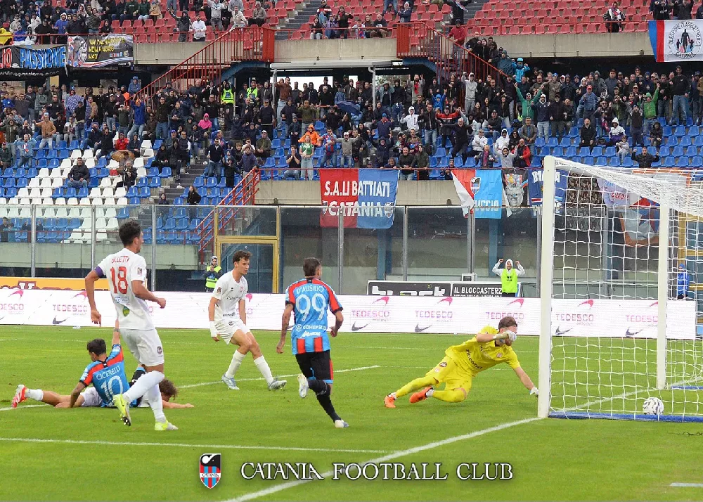 il gol di tacco di cicerelli nella vittoria per 2-0 contro l'altamura