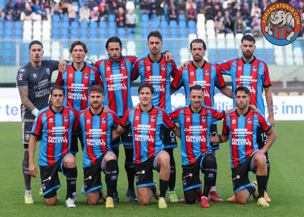 gli undici in campo del catania che hanno vinto 1-0 con gol di forte
