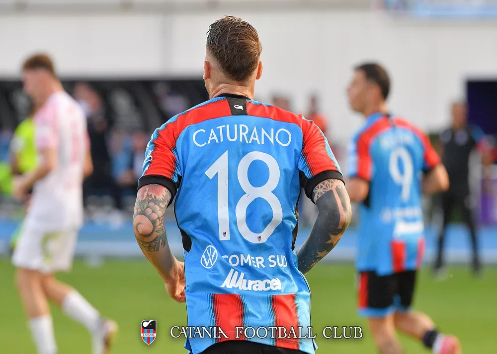 Salvatore Caturano con la maglia del catania numero 18