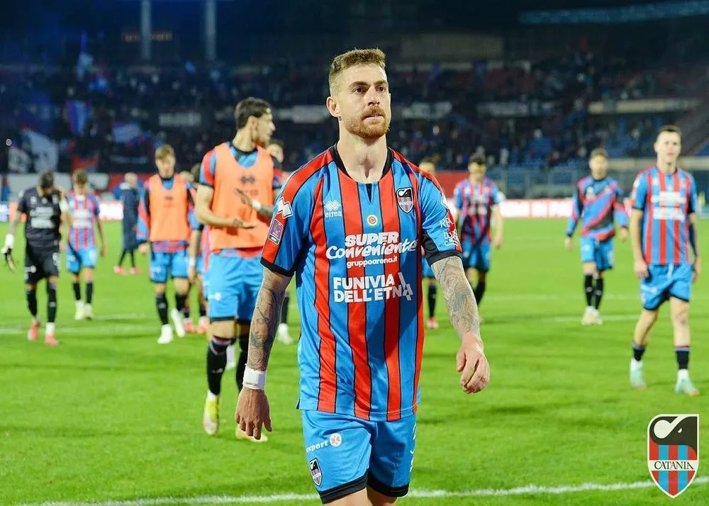 alessandro celli catania ll'ingresso in campo in una gara di c