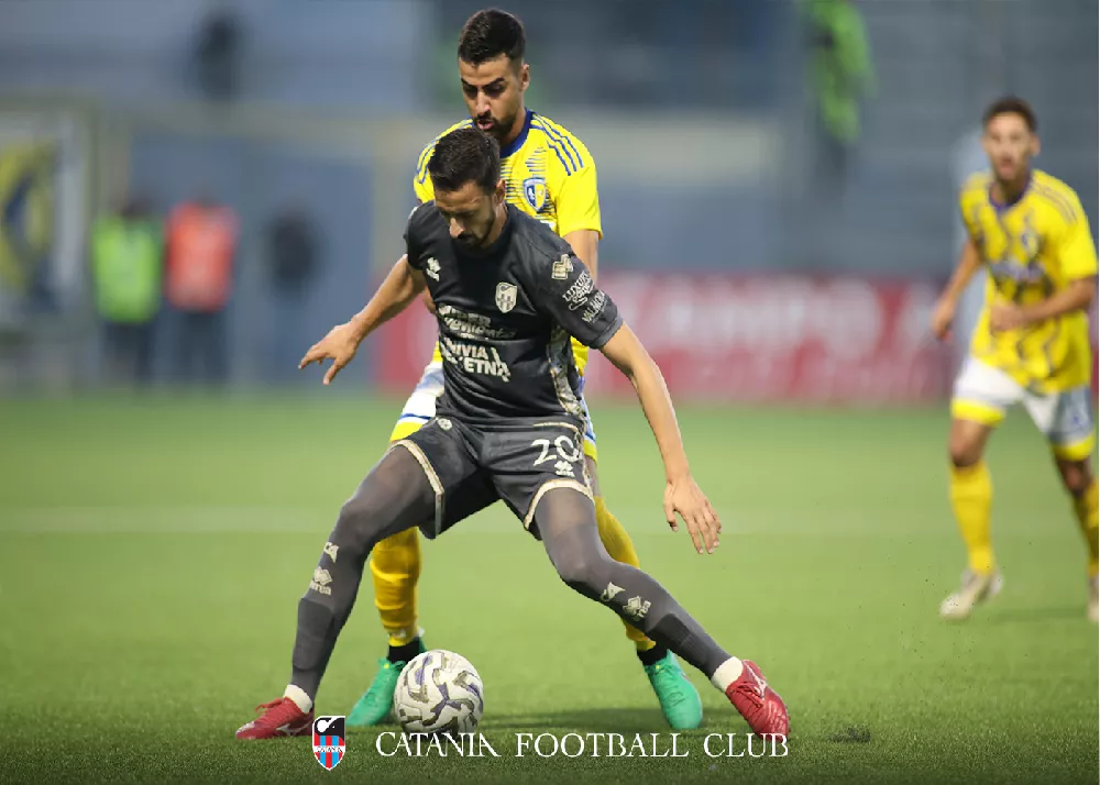 donnarumma in una fase di gioco del match cerignola-catania 0-0
