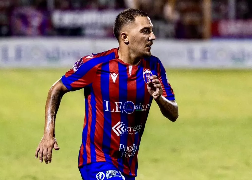 l'attaccante del casarano cosimo chiricò in fase di gioco