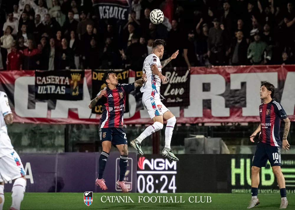 una fase di gioco della sfida Casertana-Catania 2-2
