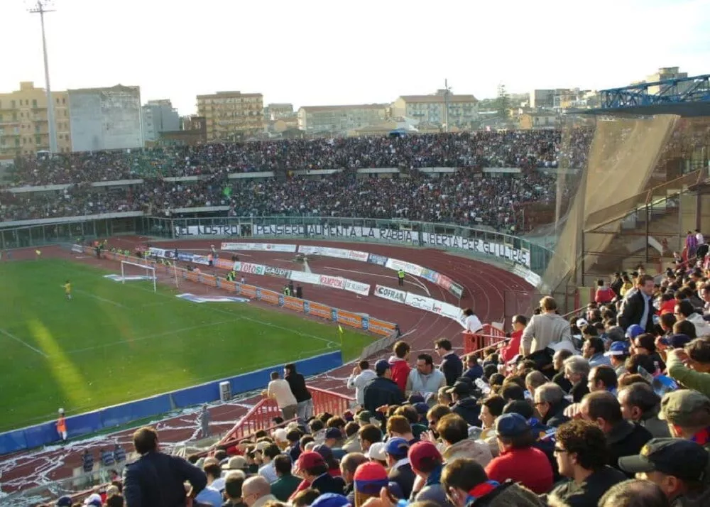 una foto della curva nord dello stadio angelo massimino