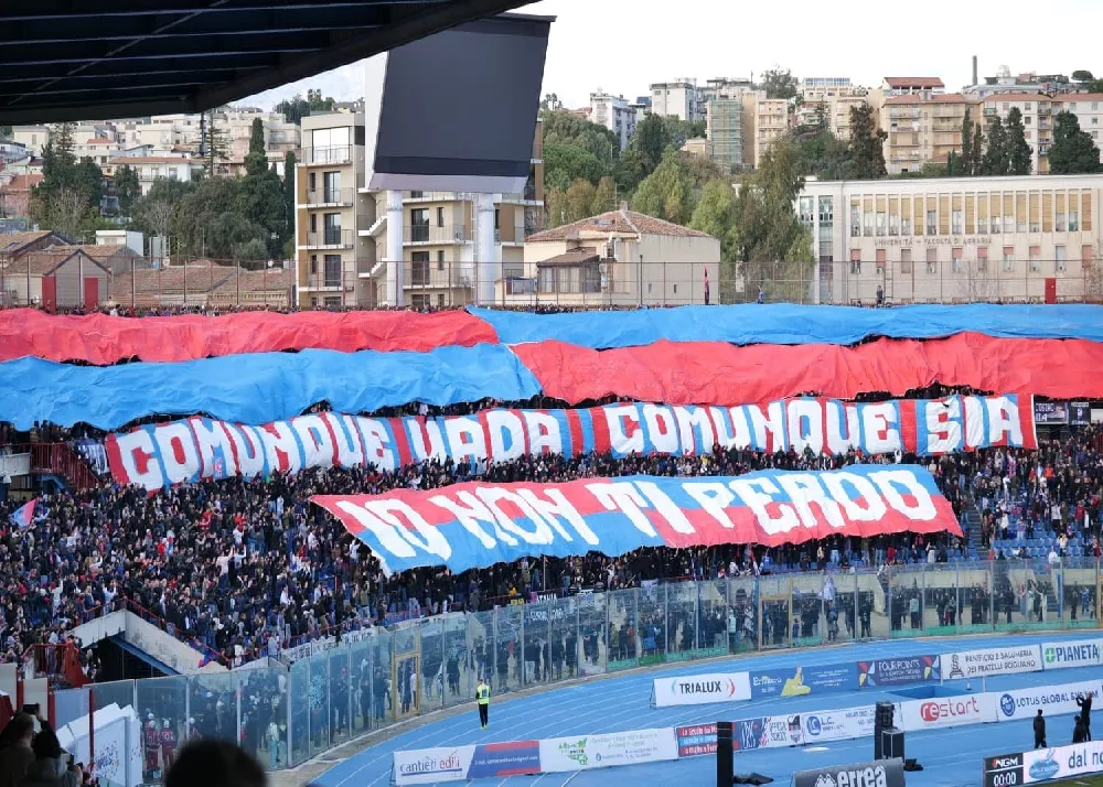 la curva nord del massimino prima del match contro il latina