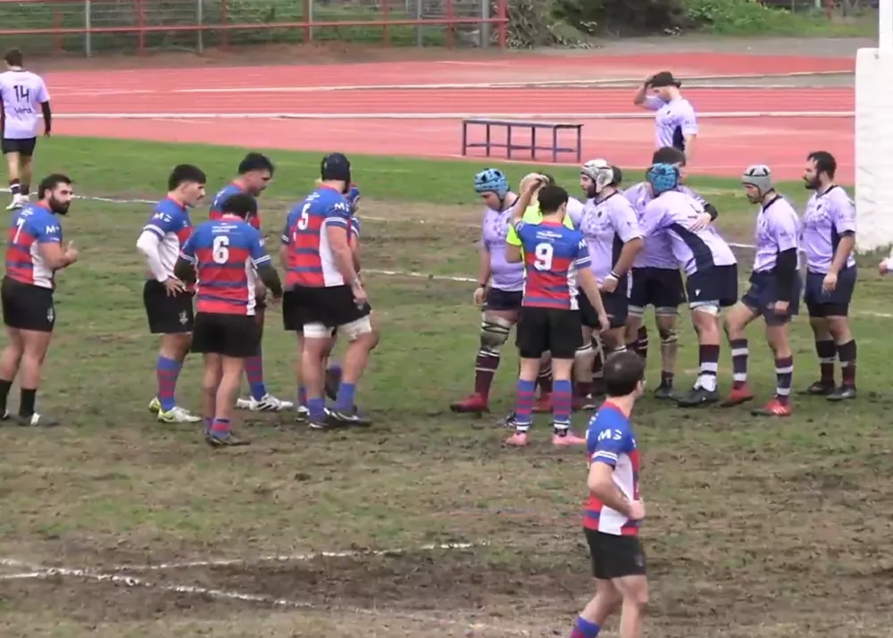 una fase di gioco del match tra cus catania rugby e capitolina