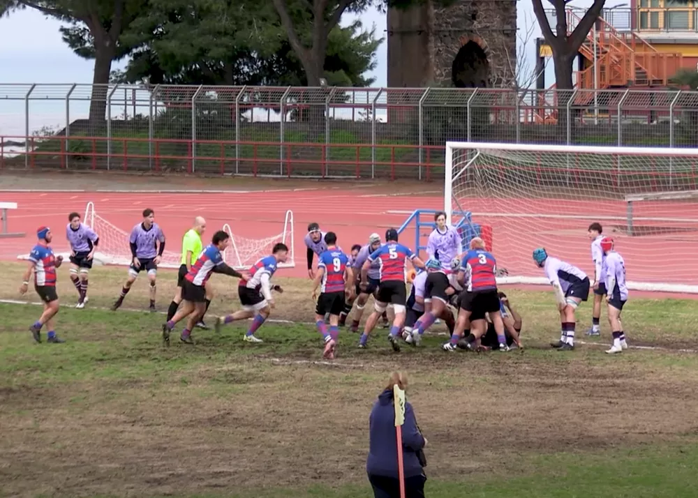 una fase di gioco su cus catania rugby alla cittadella