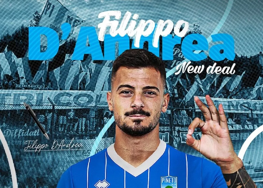 l'attaccante filippo d'andrea con la nuova maglia del Pineto