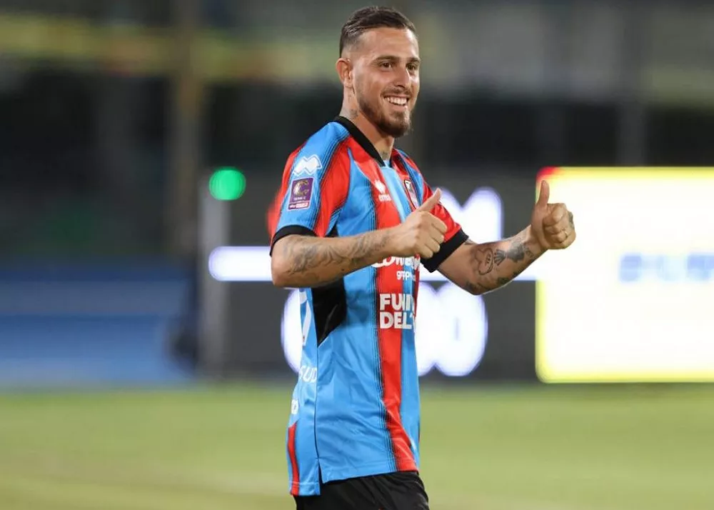 il calciatore del catania michele d'ausilio dopo il gol