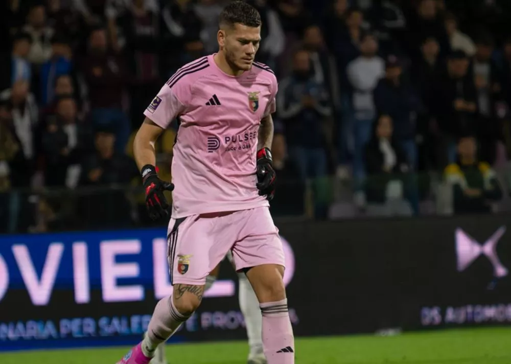 victor de lucia portiere della casertana in una fase di gioco