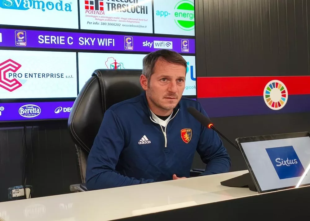il tecnico del potenza Pietro De Giorgio in conferenza stampa