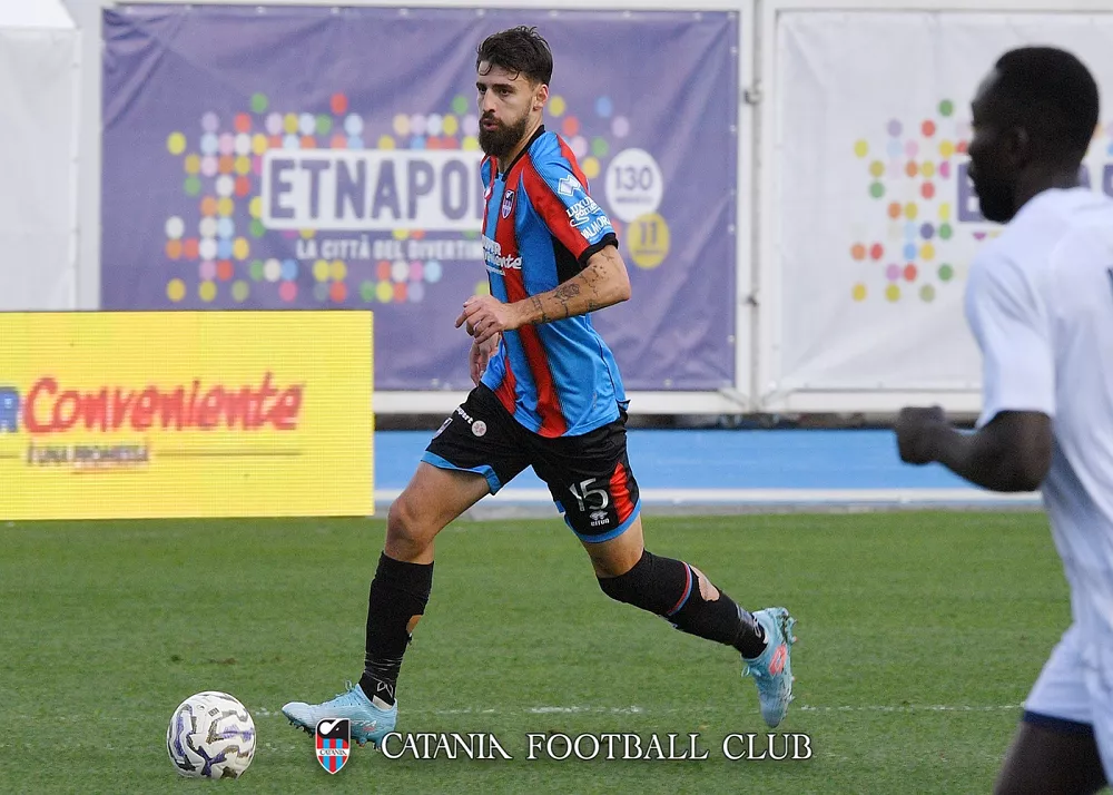 Matteo Di Gennaro in una fase della partita Catania-Cavese