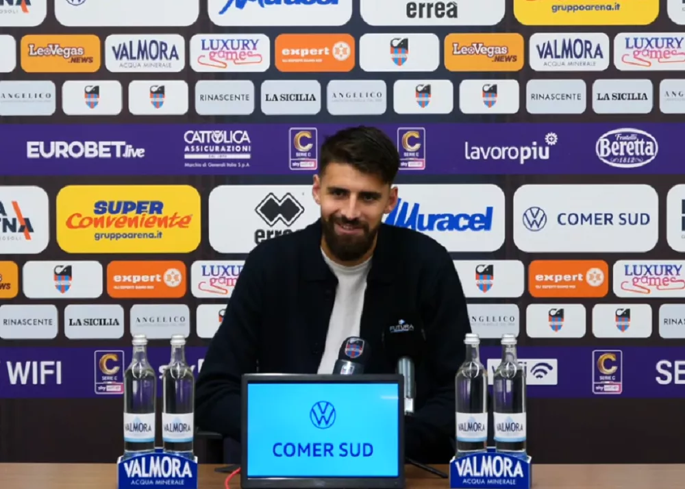 il difensore del catania matteo di gennaro in sala stampa