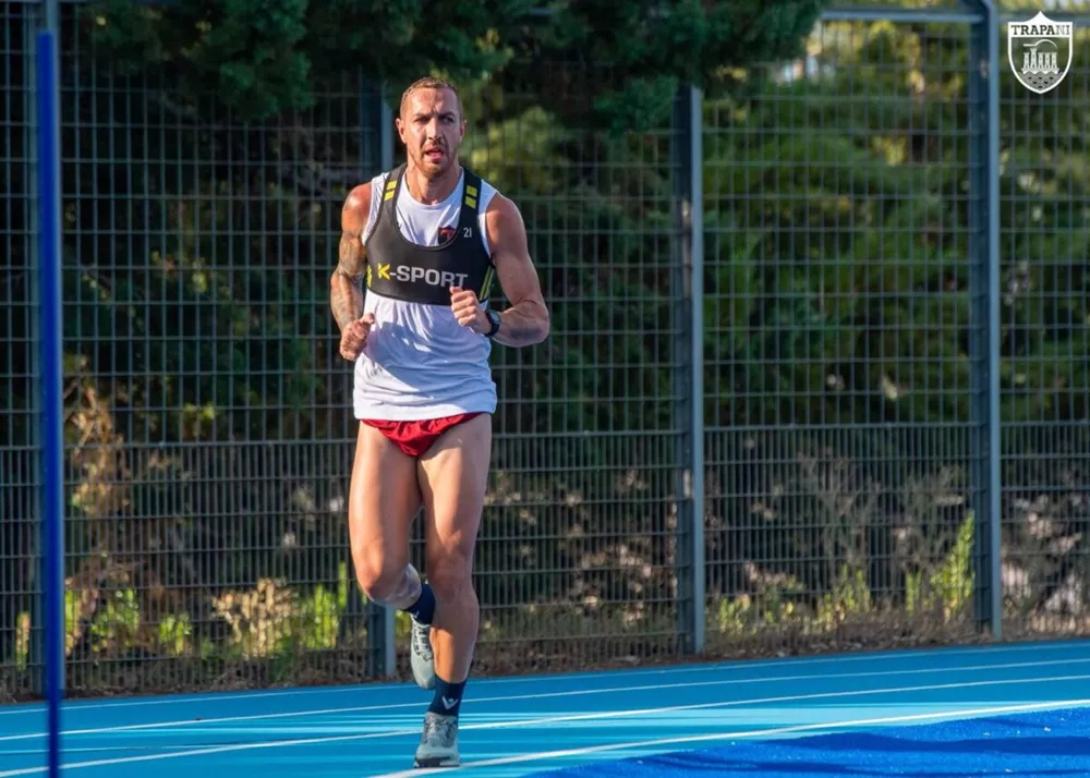 giovanni di noia in fase di allenamento a trapani in campo