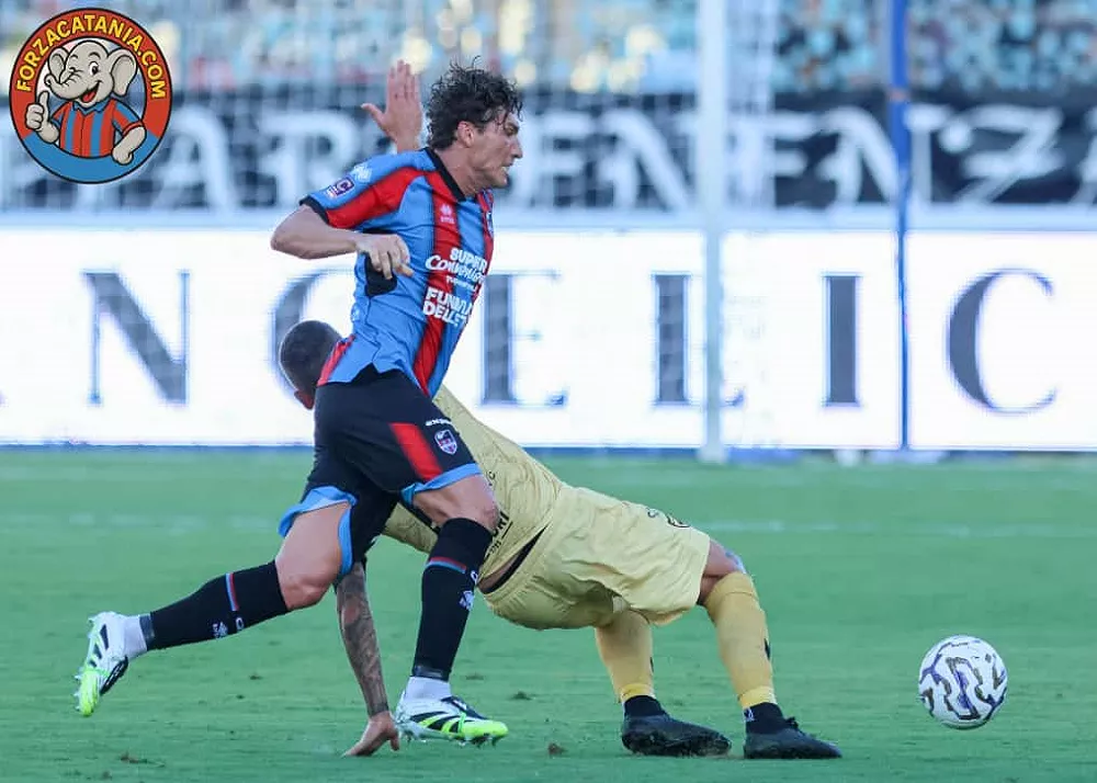 francesco di tacchio in un'azione di gioco contro il sorrento