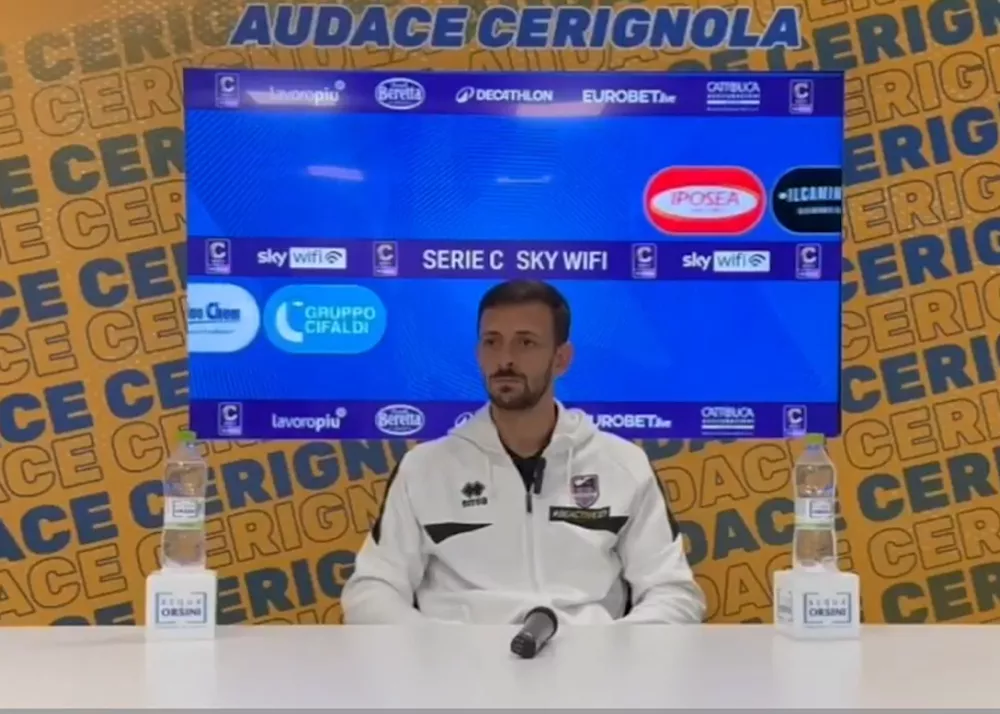 il giocatore daniele donnarumma in sala stampa a cerignola