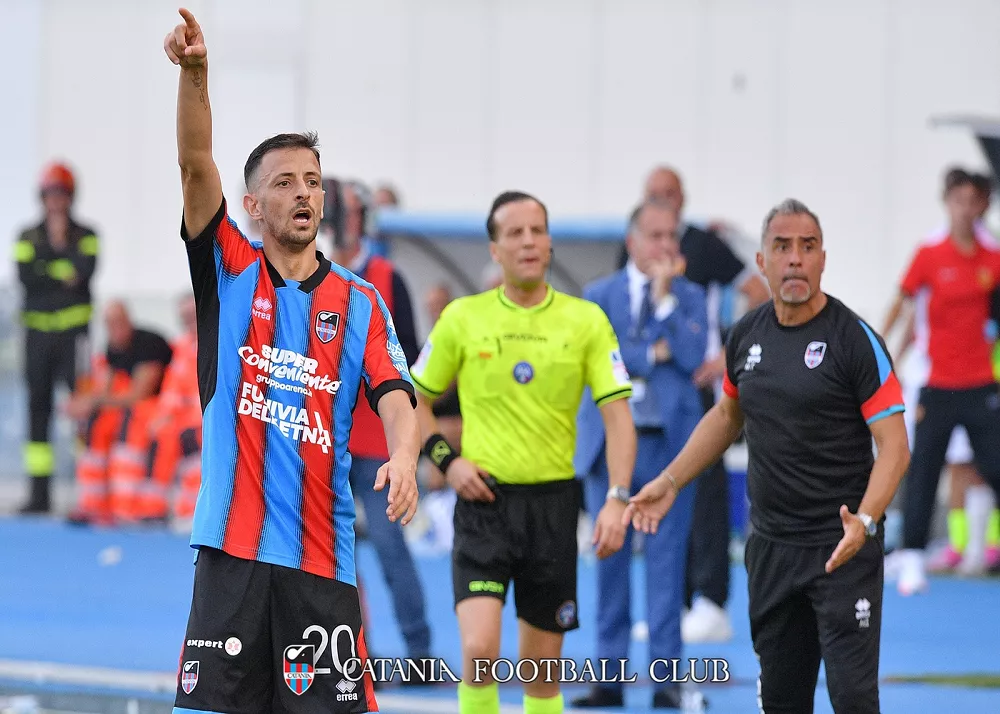 il giocatore donnarumma ed il tecnico del catania toscano