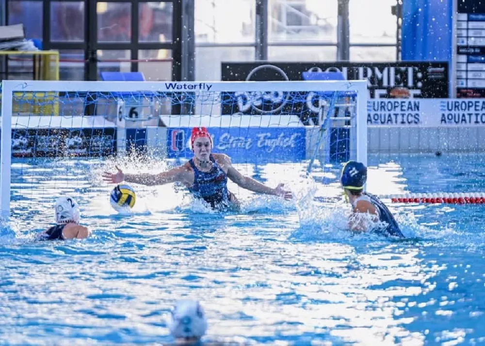 la condorelli para un rigore nella sfida di champions dell'ekipe orizzonte