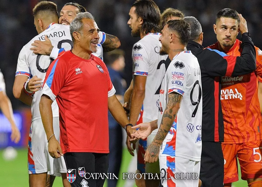 il catania fc festeggia dopo la vittoria esterna con la cavese