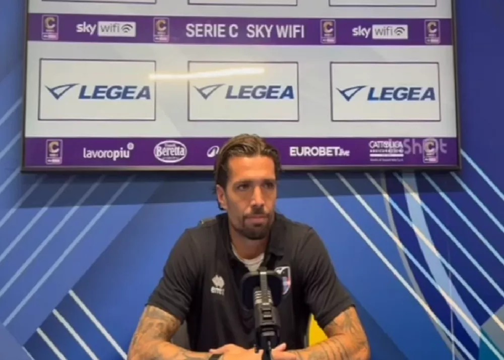 Francesco Forte attaccante del Catania in conferenza stampa