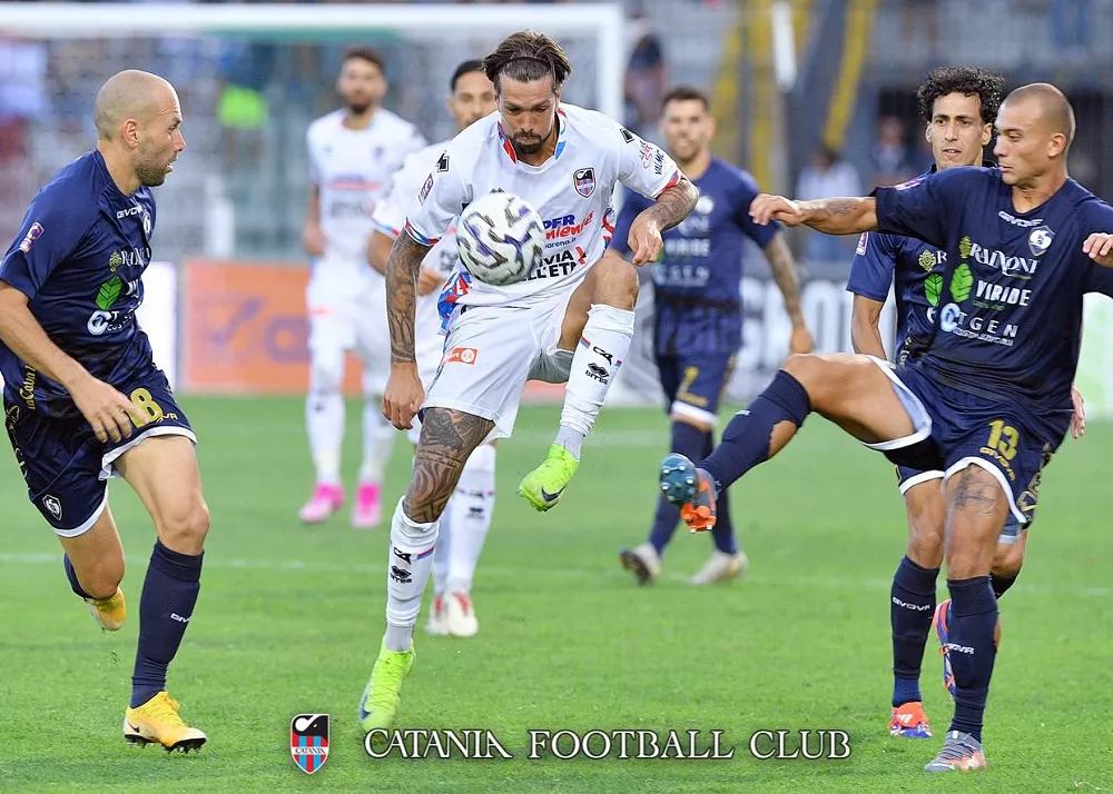 Francesco Forte attaccante del Catania in campo contro la cavese in campionato