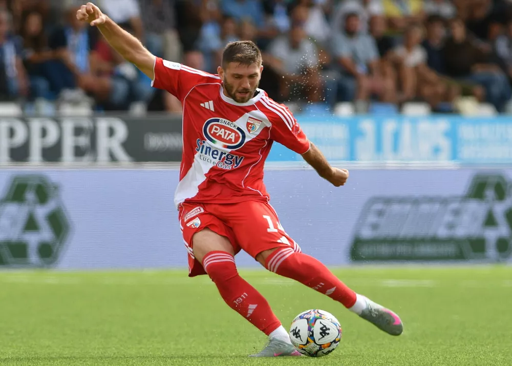 l'attaccante del mantova francesco galuppini in azione