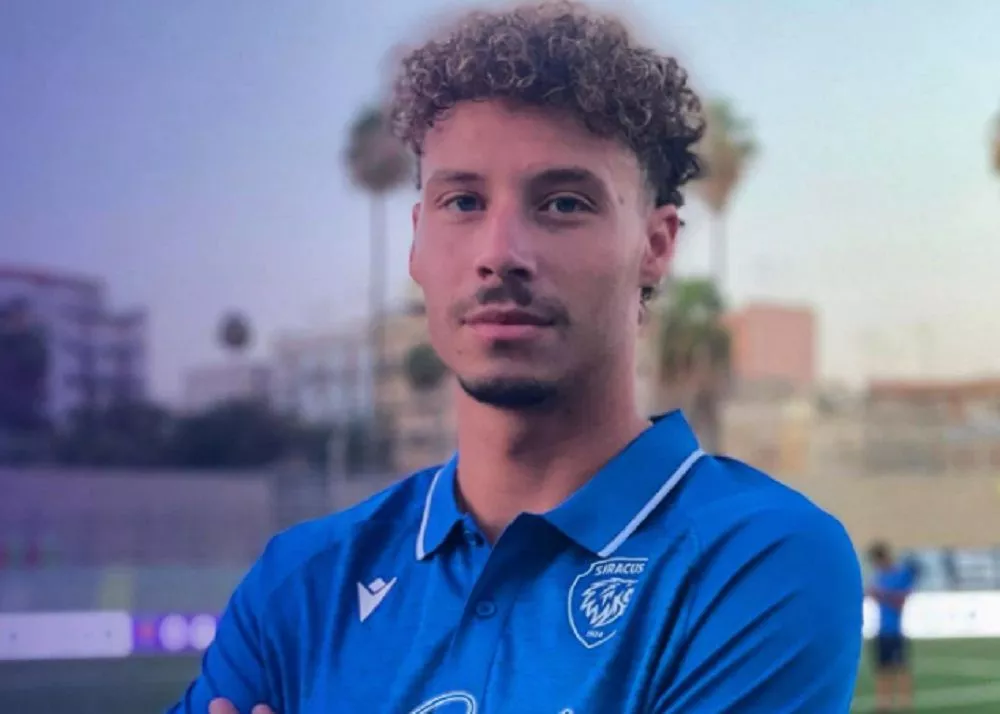 giulio frisenna con la maglia del siracusa dopo il trasferimento