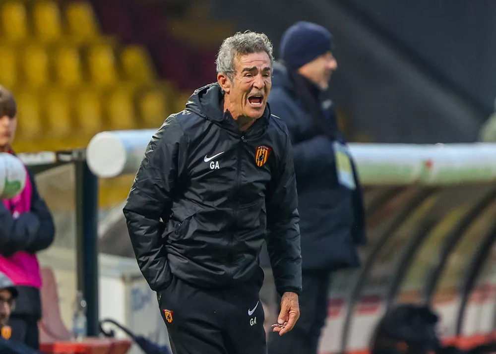 il tecnico del benevento Gaetano Auteri in primo piano