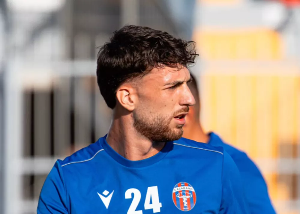 il difensore del casarano ed ex catania gega in campo