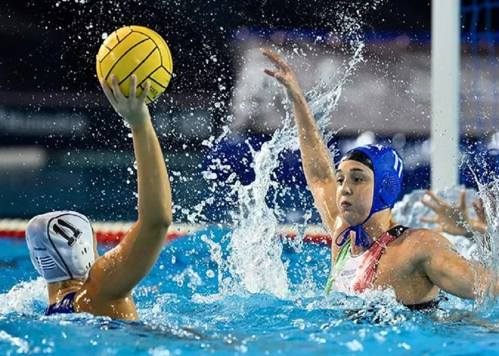 una fase di gioco del match tra grecia ed italia con la vitooria ellenica