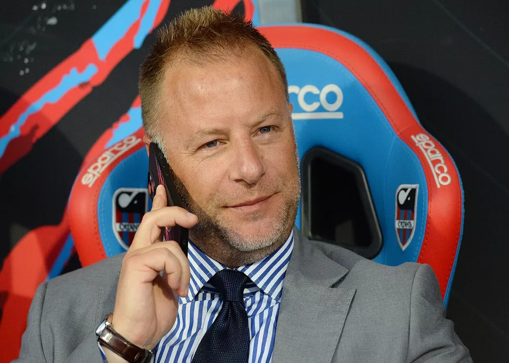 il vice presidente del catania vincenzo grella al telefonino