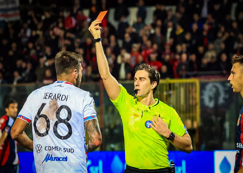 l'espulsione di mario ierardi a caserta nel match di serie c